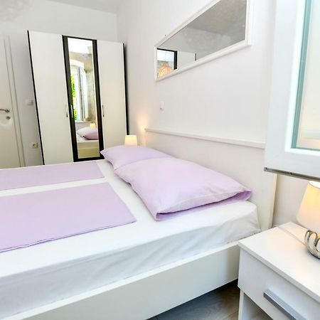 Mila Apartment Sinj Exterior photo